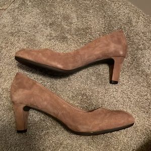 Brown suede heel, easy spirit, size 8